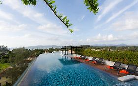 6 อเวนิว สุรินทร์ บีช